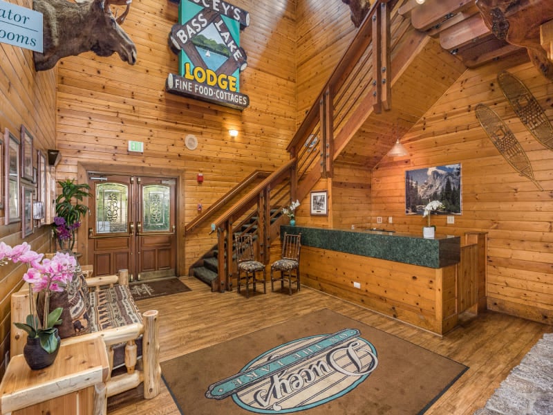 Ducey's on the Lake Or The Pines Resort