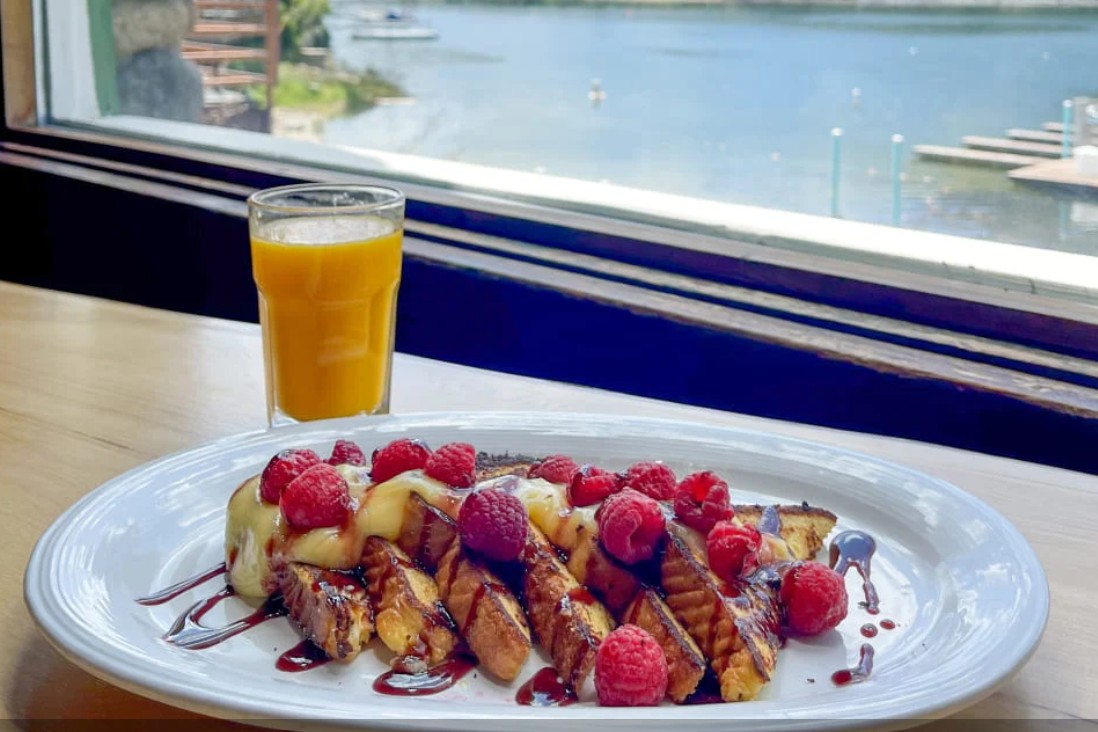 Ducey's on the Lake Or The Pines Resort