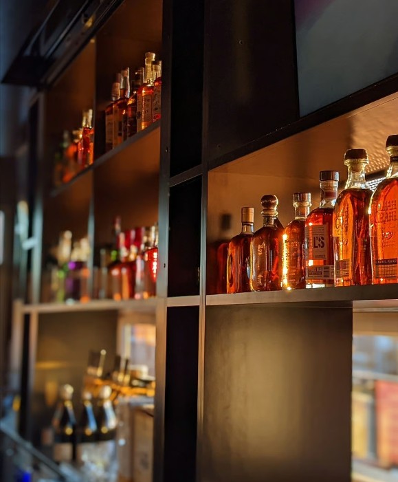The James Kitchen & Bar